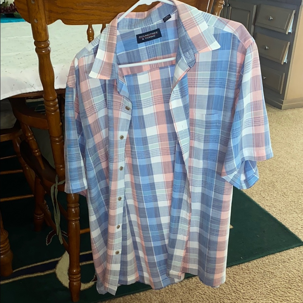 Roundtree & Yorke Blue and Pink Casual Button Down Shirt
